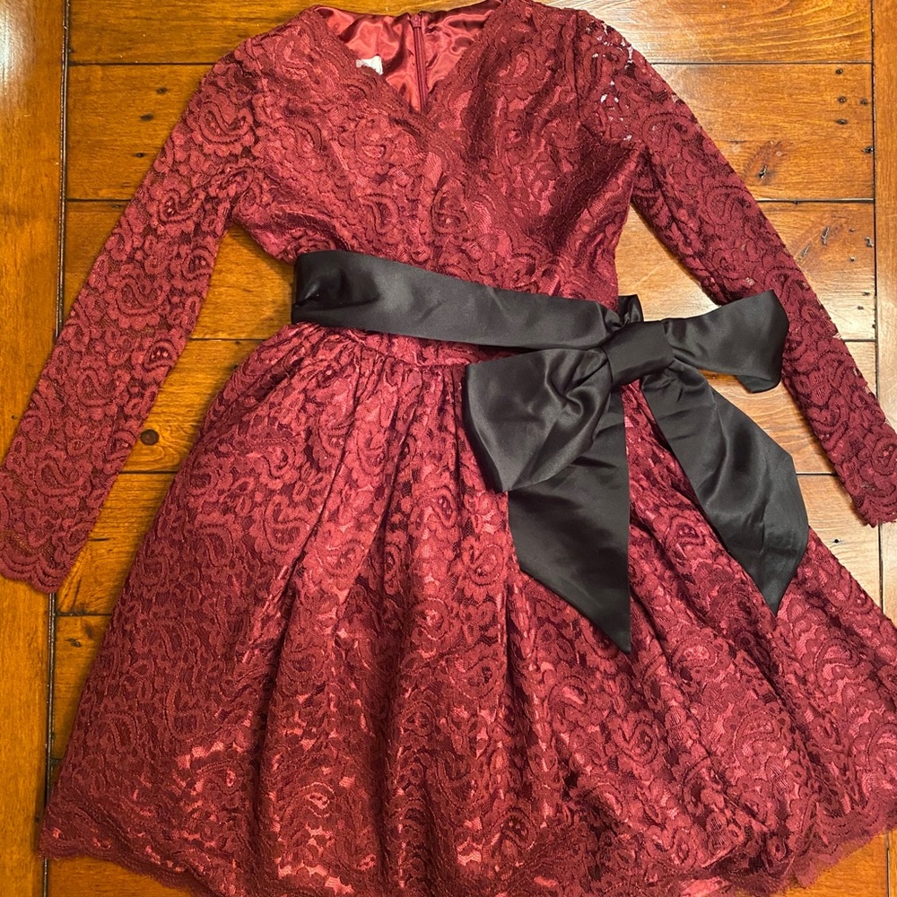 Party dress with lace and satin bow, fully lined.